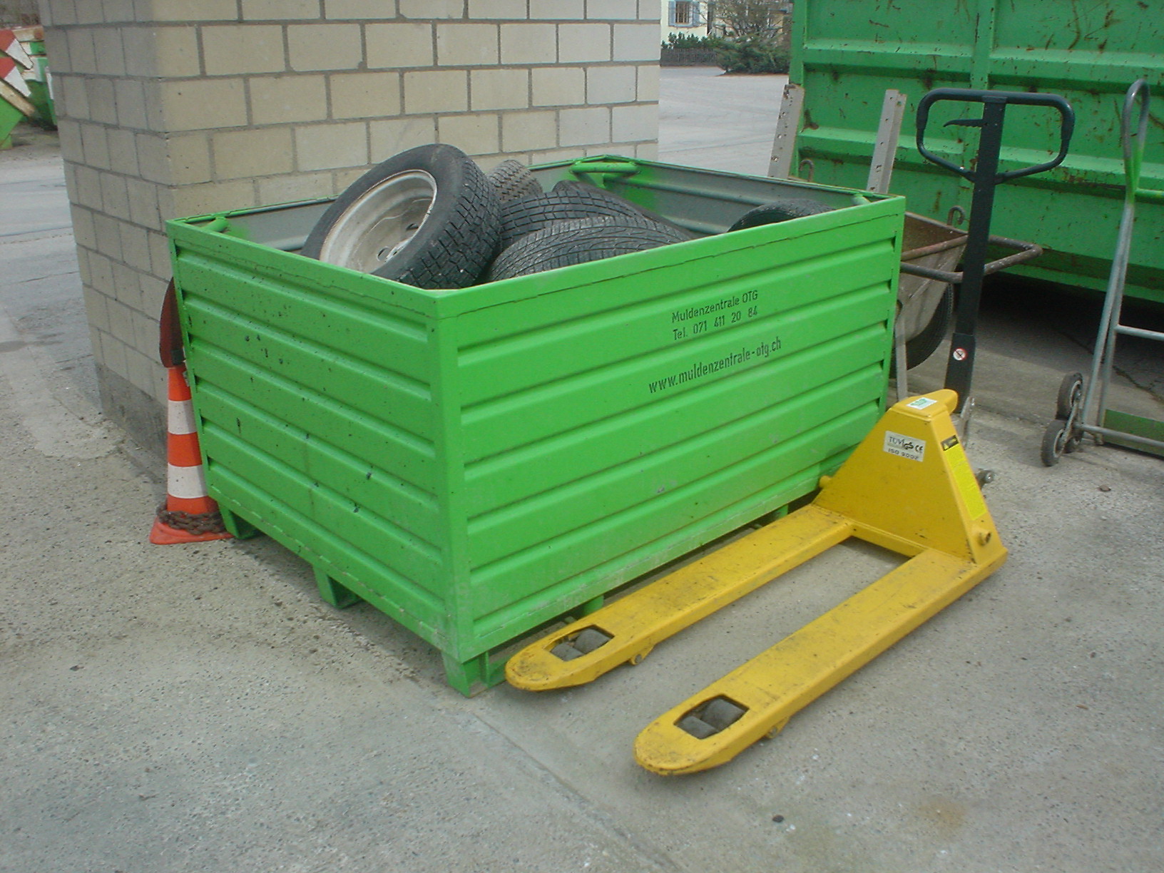 Euro-Box gross