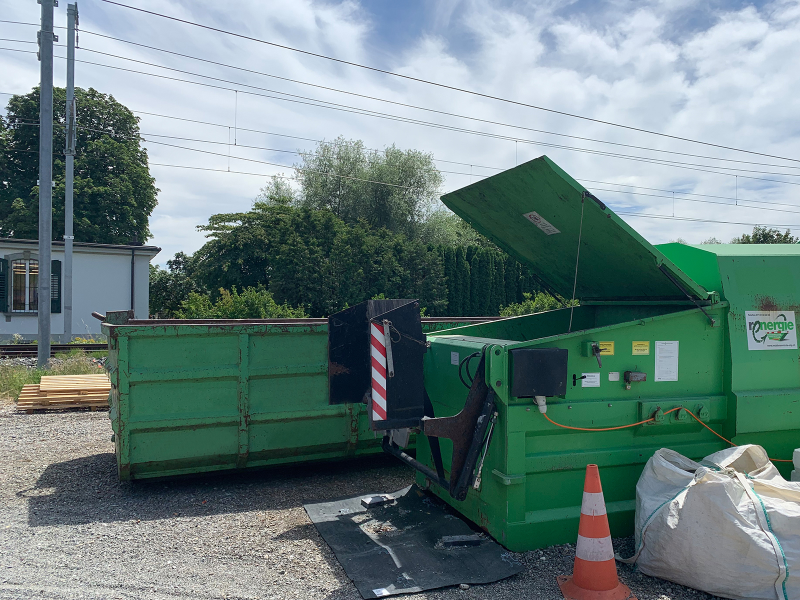 Presscontainer abschliessbar